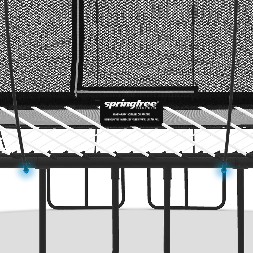 Ukázka použití náhradního C-clipu na držení dlouhého síťového prutu trampolíny.