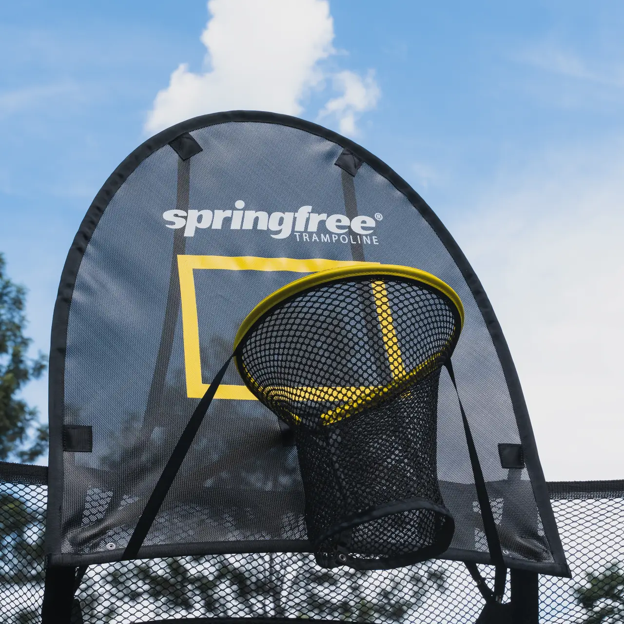 Detail basketbalového koše Springfree FlexrHoop